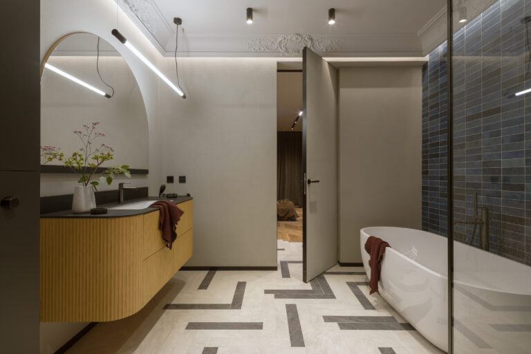 Drzwi wysokie ukryte